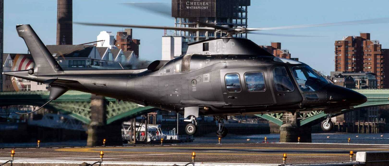 Helicopter charter lifts from battersea